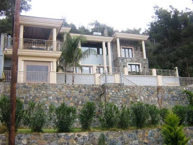 Luxury Villa in Moniatis-Limassol