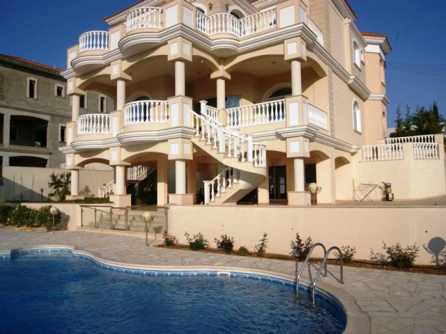 Luxury Villa in Kaloyiroi area-Limassol
