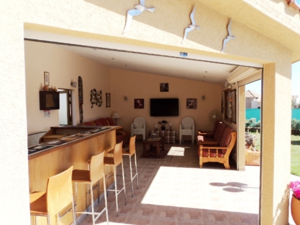 Poolside Bar and Entertainment Room