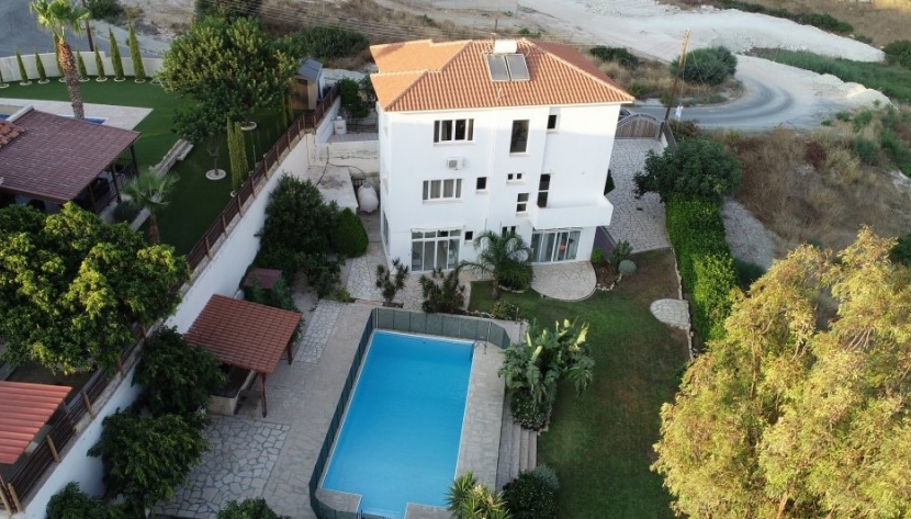 LIPAR-HRES-6010 ELEGANT 5 BEDROOM HOUSE IN PAREKKLISIA LIMASSOL