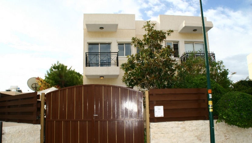 LILEM-HRES-6016 2 BEDROOM SEMI DETACHED HOUSE IN LIMASSOL WALKING DISTANCE TO THE BEACH ***TEMPORARILY UNAVAILABLE***