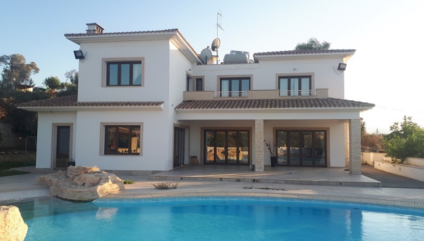 NIPEROR-HRES-6156 FURNISHED 4 BEDROOM HOUSE + POOL IN PERA ORINIS, NICOSIA ***SOLD***