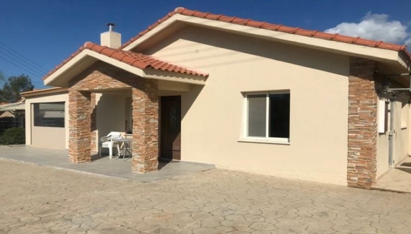 LPYR-HRESB-6561 3 BEDROOM BUNGALOW IN PYRGOS AREA ***SOLD***