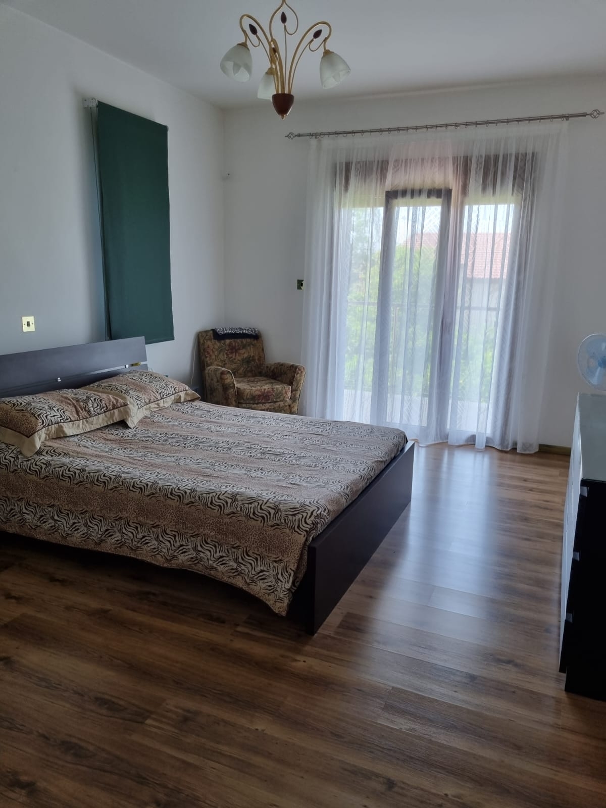 1st floor, bedroom -4-